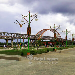 tiang lampu motif dayak